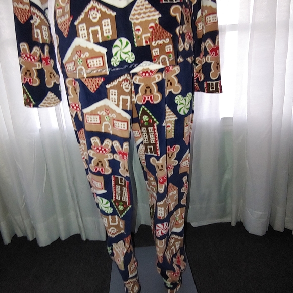 Disney Mickey and Minnie gingerbread pajamas.  SIZE M. 8-10 - Picture 7 of 8